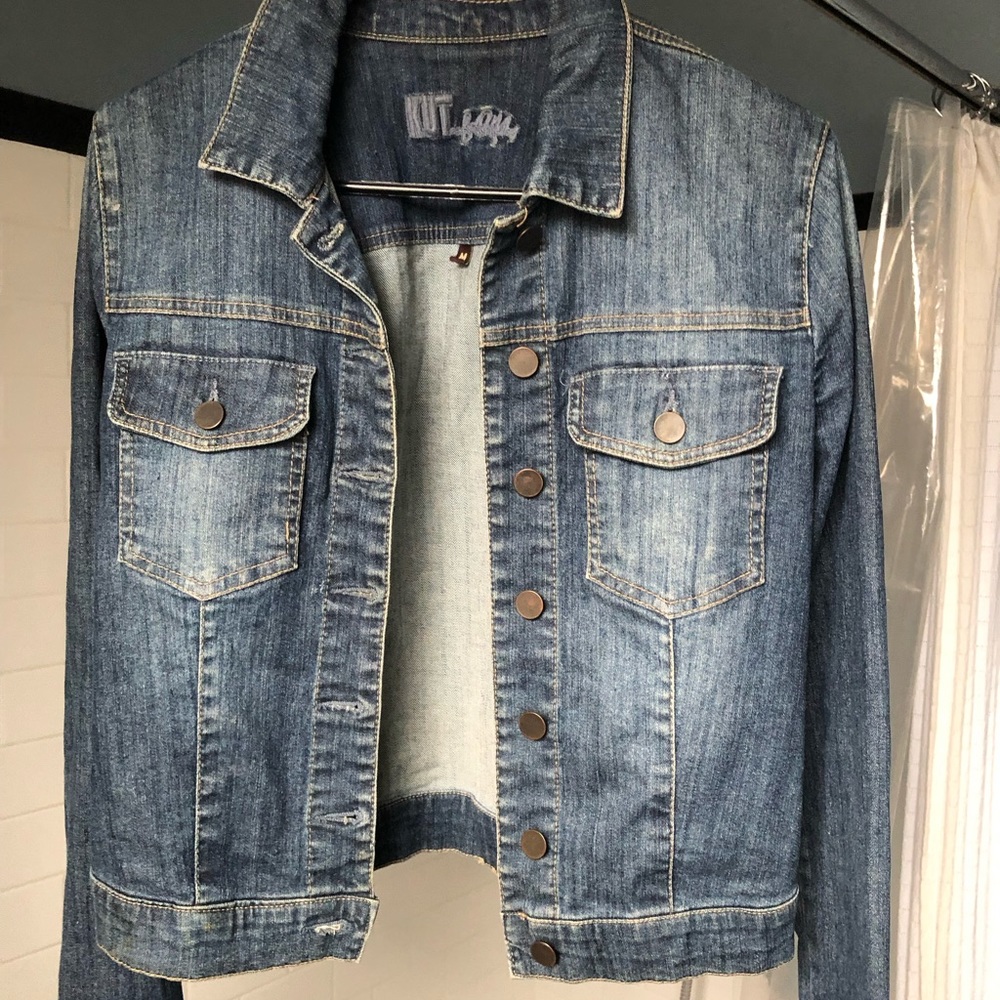 Great classic blue jean jacket! Size medium from Kut